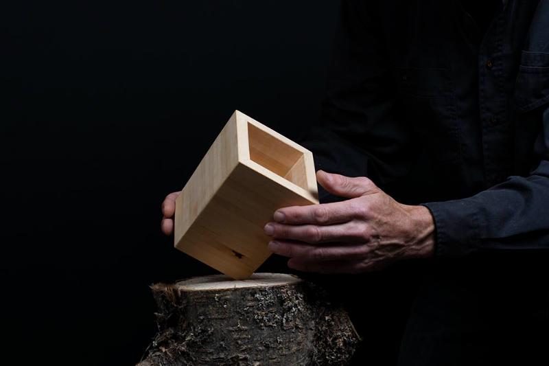 Product picture of an artisan box held by the hands of its creator.